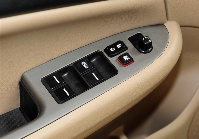 比亞迪 比亞迪F6 2011款 黃金版 1.8L MT豪華型