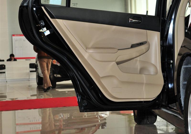 比亞迪 比亞迪F6 2011款 黃金版 1.8L MT豪華型