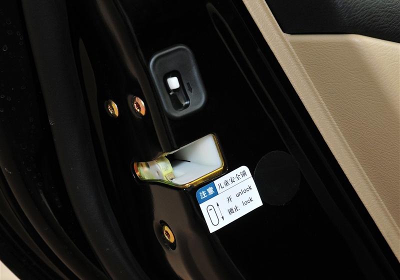 比亞迪 比亞迪F6 2011款 黃金版 1.8L MT豪華型