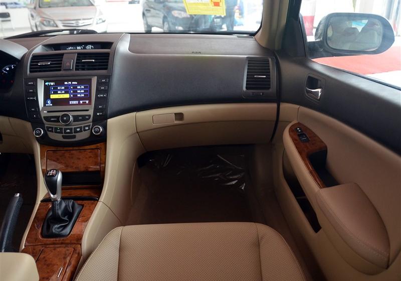 比亞迪 比亞迪F6 2011款 黃金版 1.8L MT尊享型