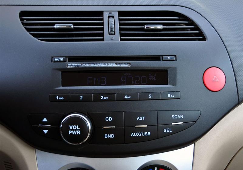 長(zhǎng)城汽車(chē) 凌傲 2010款 1.3 MT鋒尚版