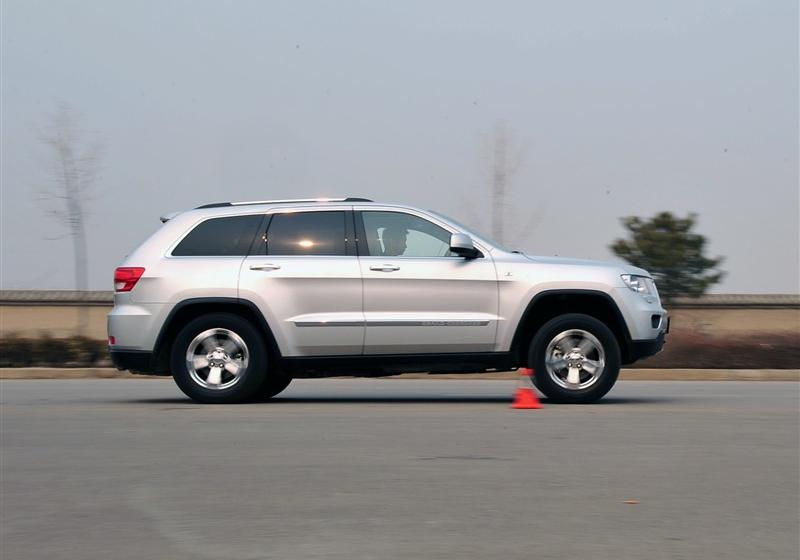 Jeep吉普 大切諾基(進(jìn)口) 2011款 5.7 旗艦導(dǎo)航版