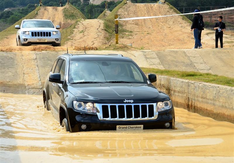 Jeep吉普 大切諾基(進(jìn)口) 2011款 5.7 旗艦導(dǎo)航版