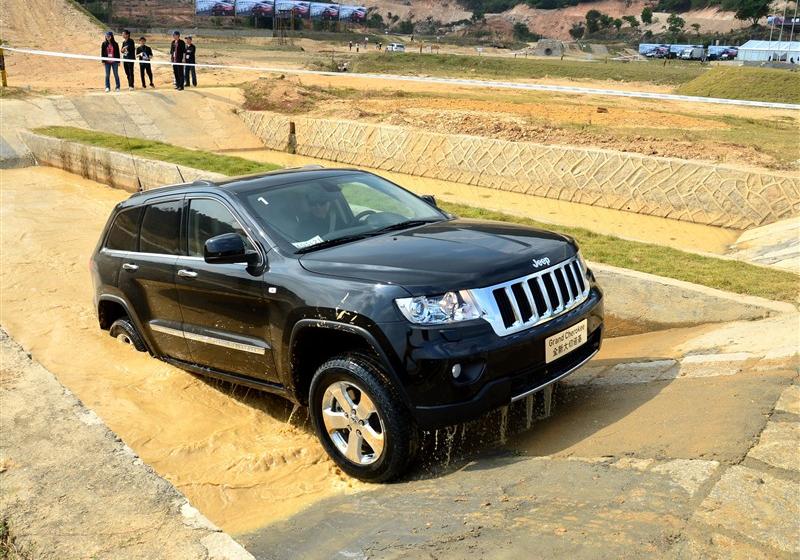 Jeep吉普 大切諾基(進(jìn)口) 2011款 5.7 旗艦導(dǎo)航版