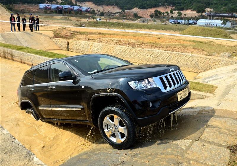 Jeep吉普 大切諾基(進口) 2011款 5.7 旗艦導(dǎo)航版