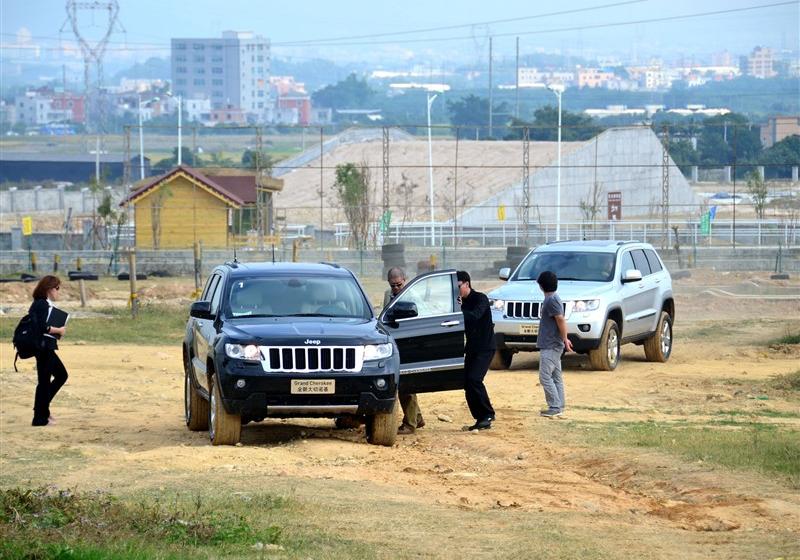 Jeep吉普 大切諾基(進(jìn)口) 2011款 5.7 旗艦導(dǎo)航版