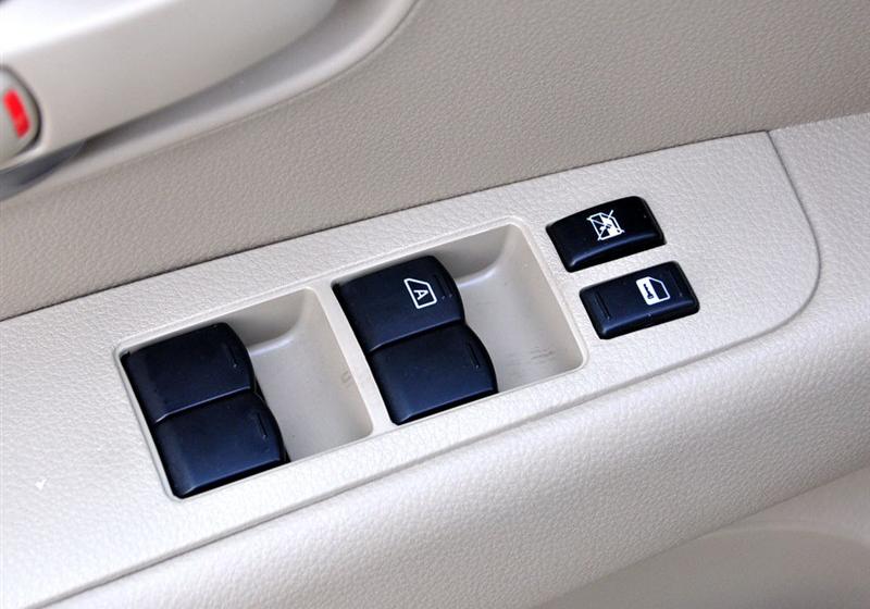 東風(fēng)日產(chǎn) 驪威 2010款 勁悅版1.6GI MT全能型