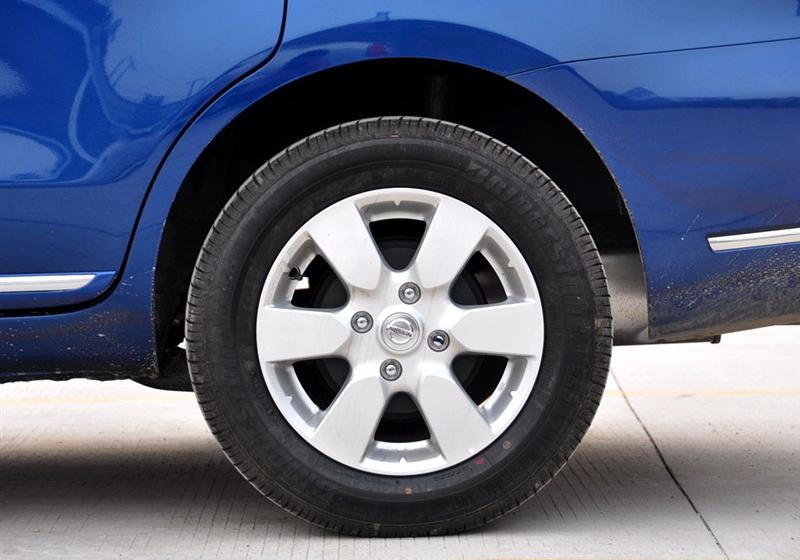 東風(fēng)日產(chǎn) 驪威 2010款 勁逸版 1.8XE MT標(biāo)準(zhǔn)型