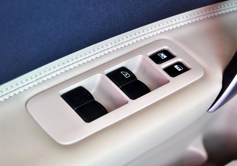 東風(fēng)日產(chǎn) 逍客 2010款 20X雷 CVT 2WD