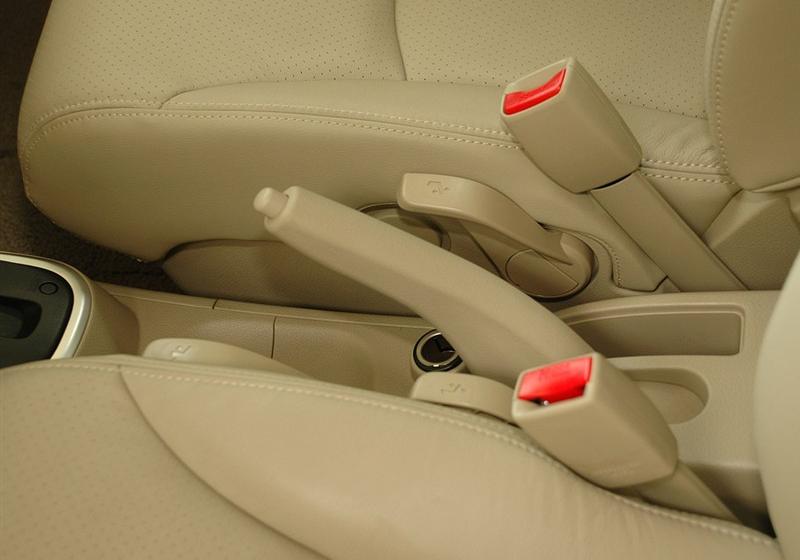 東風(fēng)日產(chǎn) 頤達(dá) 2008款 1.6 自動尊貴型