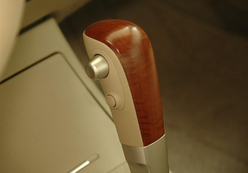 東風(fēng)日產(chǎn) 頤達(dá) 2008款 1.6 自動(dòng)尊貴型