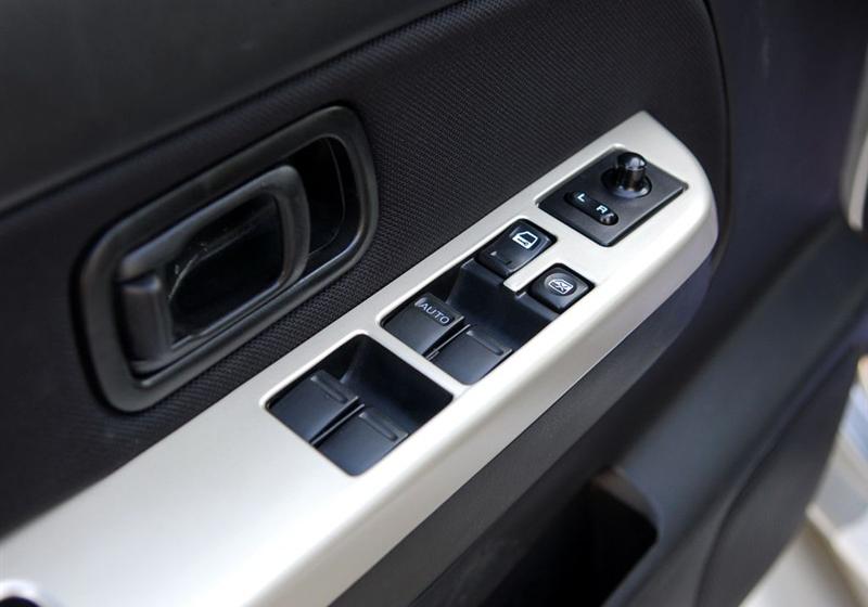 鄭州日產(chǎn) 帕拉丁 2006款 2.4 兩驅(qū)標(biāo)準(zhǔn)型