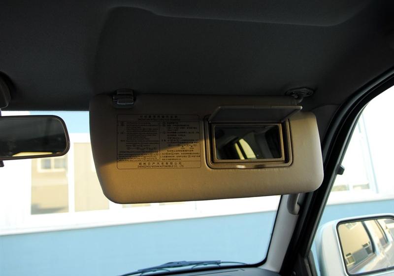 鄭州日產(chǎn) 帕拉丁 2006款 2.4 兩驅(qū)標(biāo)準(zhǔn)型