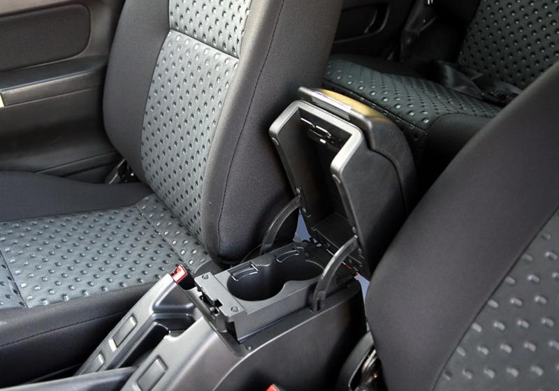 鄭州日產(chǎn) 帕拉丁 2006款 2.4 兩驅(qū)標(biāo)準(zhǔn)型