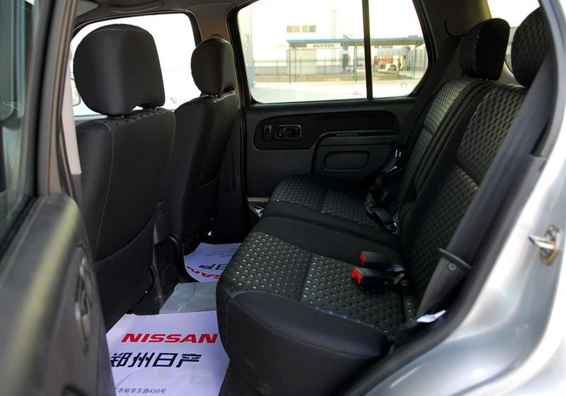 鄭州日產(chǎn) 帕拉丁 2006款 2.4 兩驅標準型