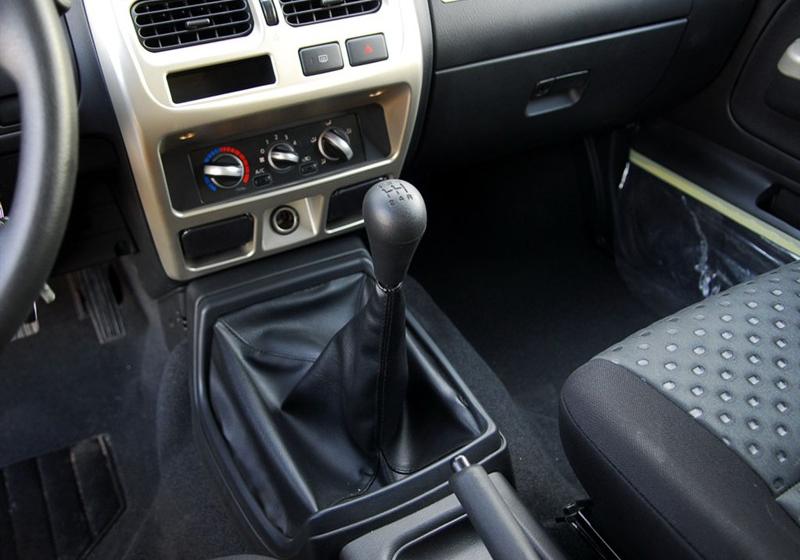 鄭州日產(chǎn) 帕拉丁 2006款 2.4 兩驅標準型