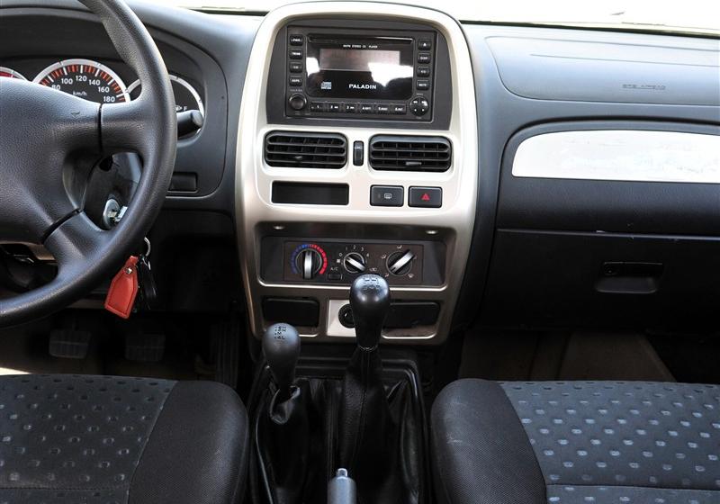 鄭州日產(chǎn) 帕拉丁 2006款 2.4 四驅(qū)標(biāo)準(zhǔn)型