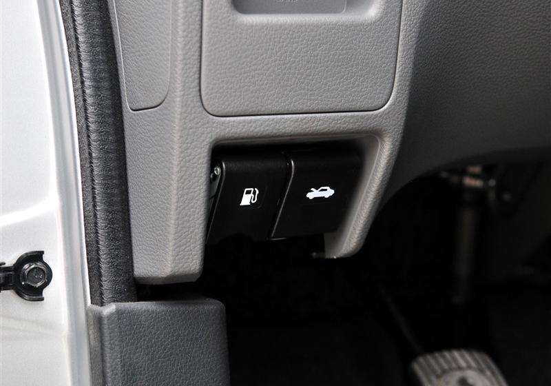 鄭州日產(chǎn) 日產(chǎn)NV200 2011款 1.6 尊雅型 232座