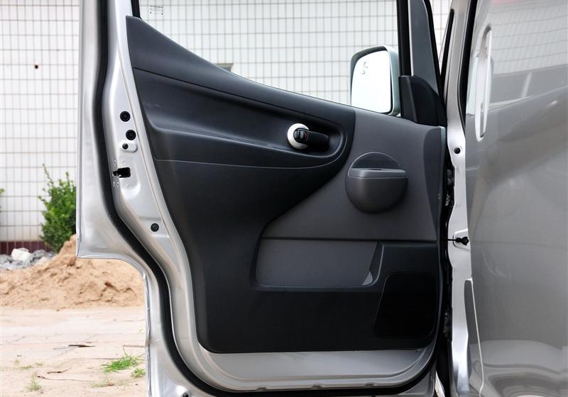 鄭州日產 日產NV200 2011款 1.6 尊貴型 223座