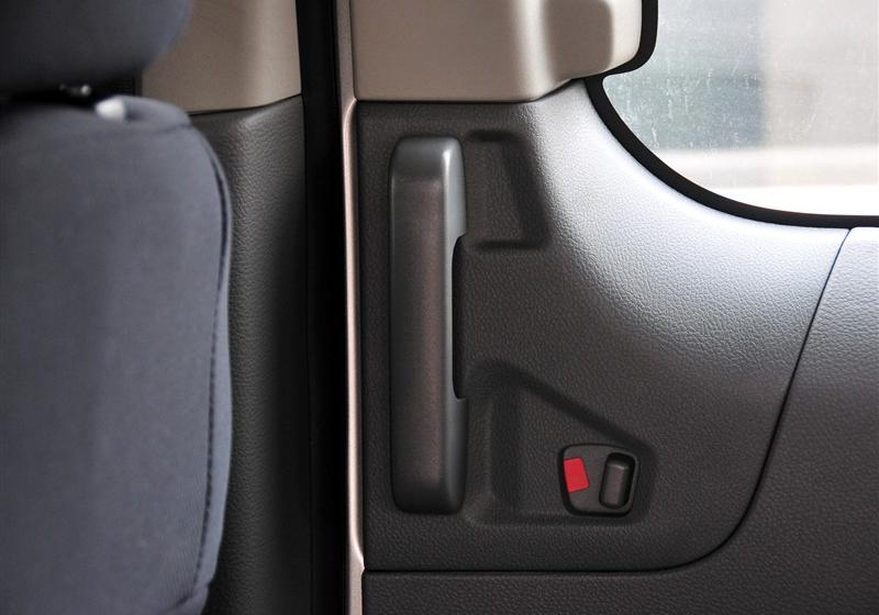 鄭州日產 日產NV200 2011款 1.6 尊貴型 223座