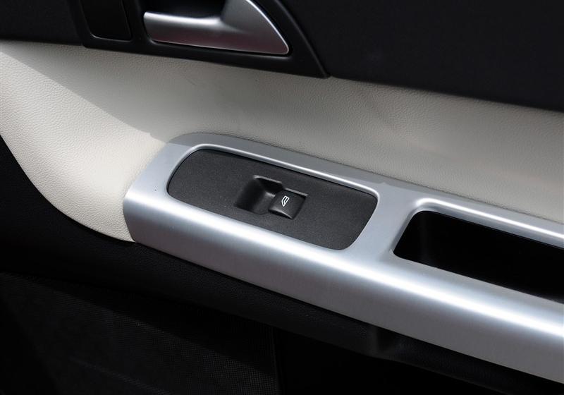 沃爾沃(進口) 沃爾沃C30 2012款 2.0 Aktiv 樂動套裝版