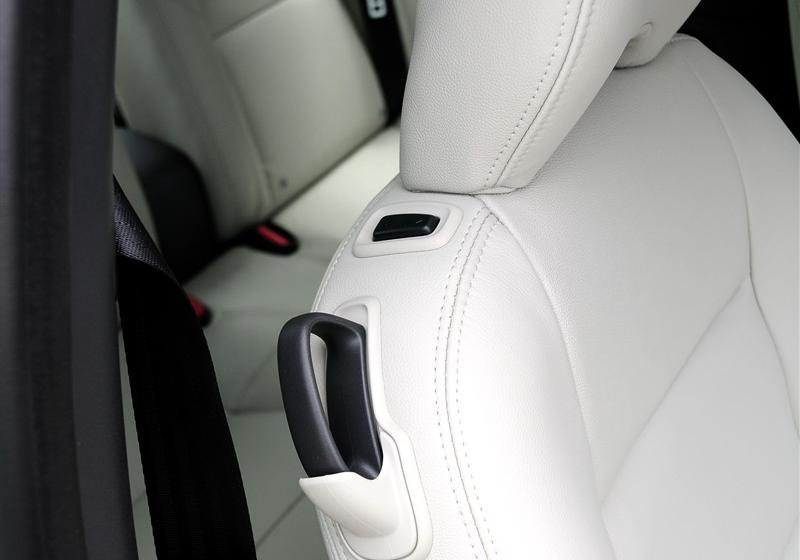 沃爾沃(進(jìn)口) 沃爾沃C30 2012款 2.0 Aktiv 樂動(dòng)套裝版