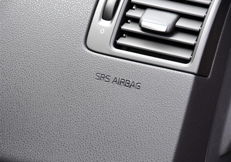 沃爾沃(進口) 沃爾沃C30 2012款 2.0 Aktiv 樂動套裝版