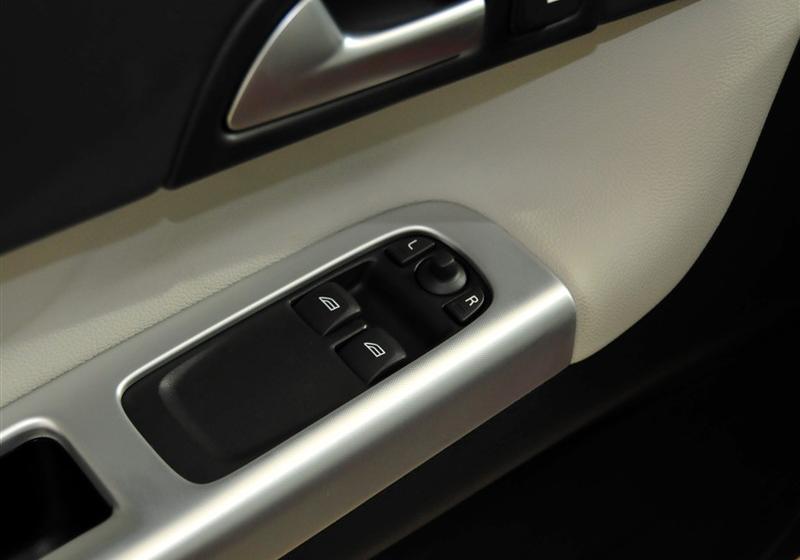 沃爾沃(進口) 沃爾沃C30 2012款 2.0 Aktiv 炫動套裝版