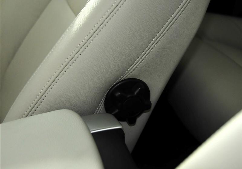 沃爾沃(進(jìn)口) 沃爾沃C30 2012款 2.0 Aktiv 炫動套裝版