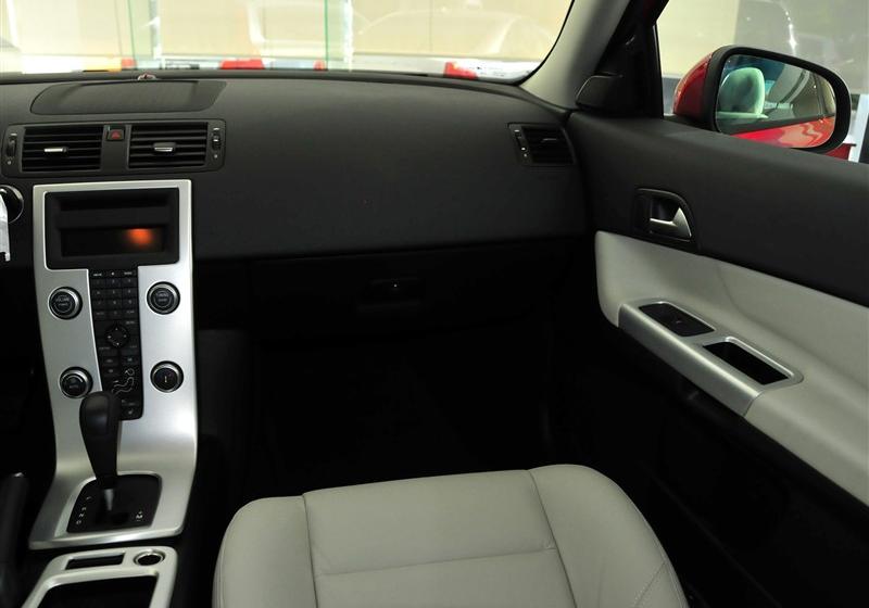 沃爾沃(進口) 沃爾沃C30 2012款 2.0 Aktiv 炫動套裝版