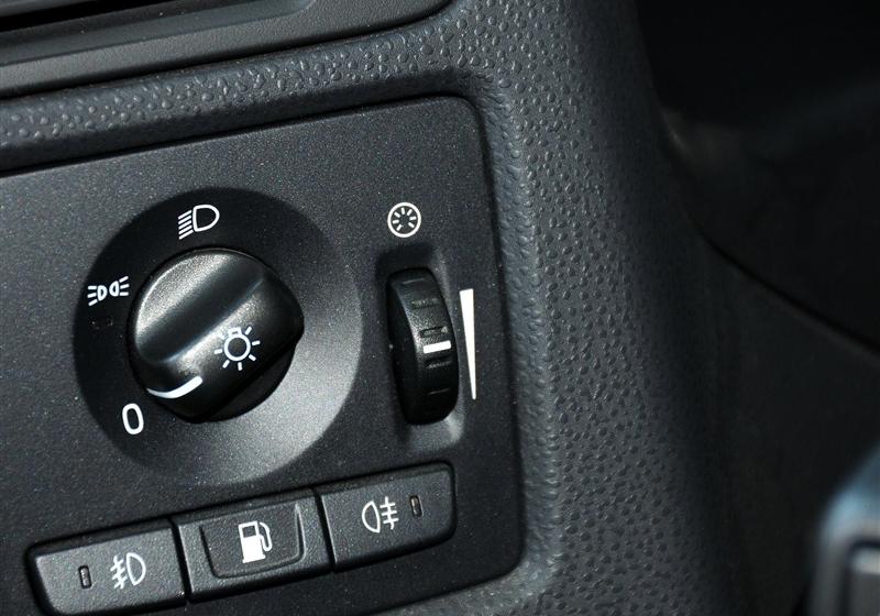 沃爾沃(進(jìn)口) 沃爾沃C30 2011款 2.0 智尚版