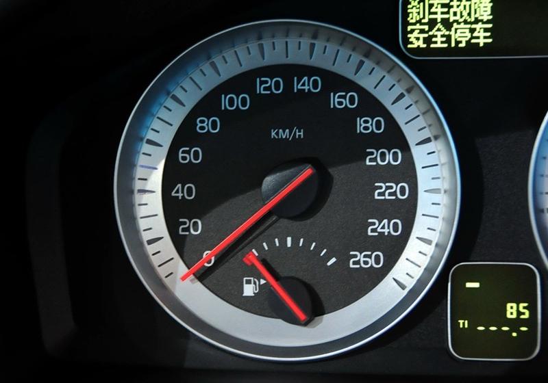 沃爾沃(進(jìn)口) 沃爾沃C70 2010款 2.5 T5