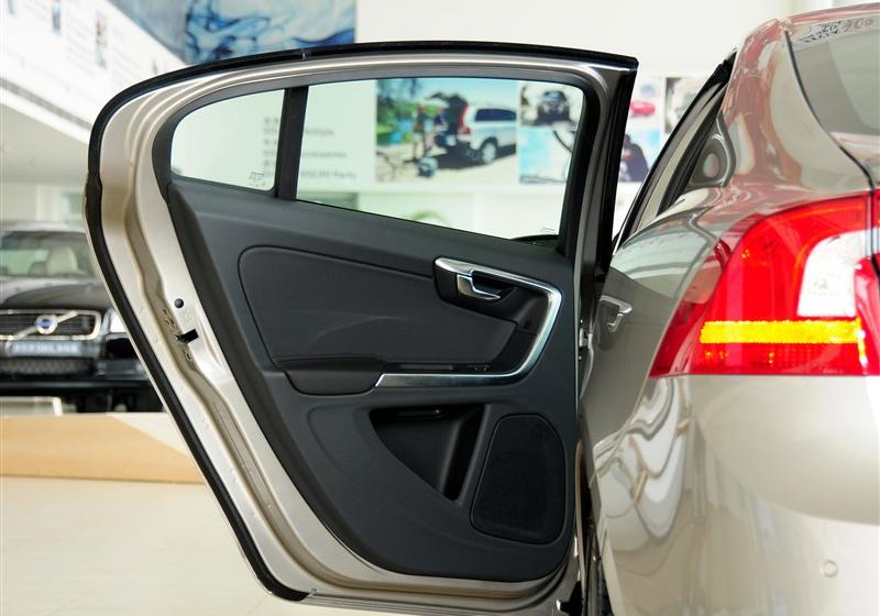 沃爾沃(進(jìn)口) 沃爾沃S60 2011款 2.0T 智尚版