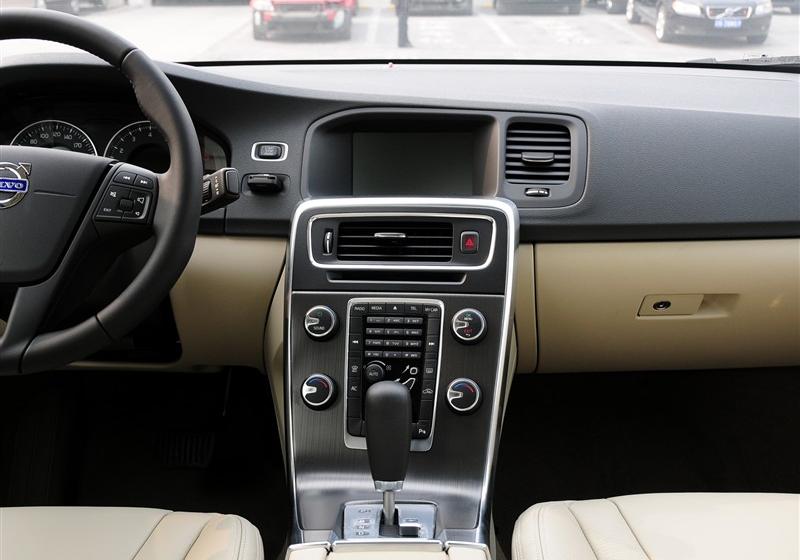 沃爾沃(進口) 沃爾沃S60 2011款 2.0T 舒適版