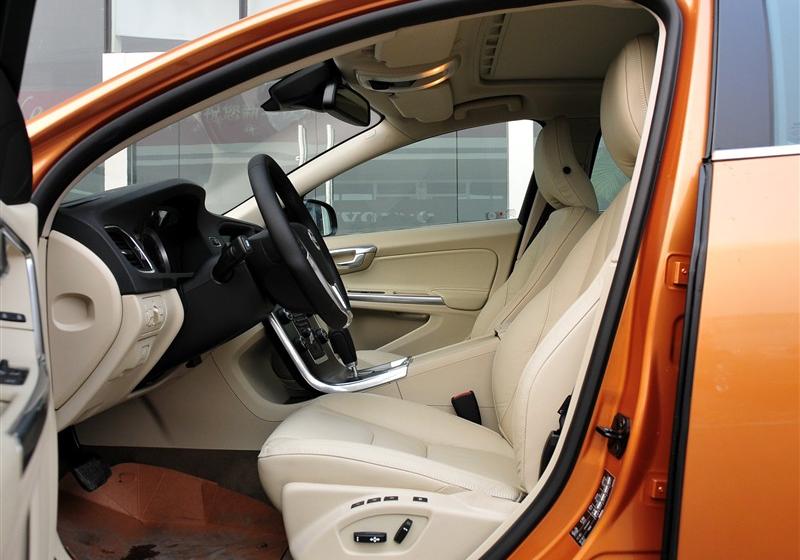 沃爾沃(進(jìn)口) 沃爾沃S60 2011款 2.0T 智雅版