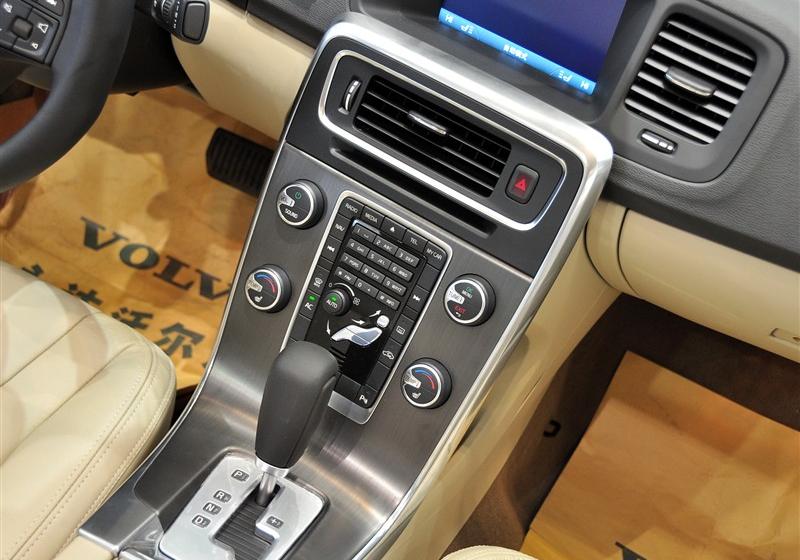 沃爾沃(進(jìn)口) 沃爾沃S60 2011款 2.0T 智尊版