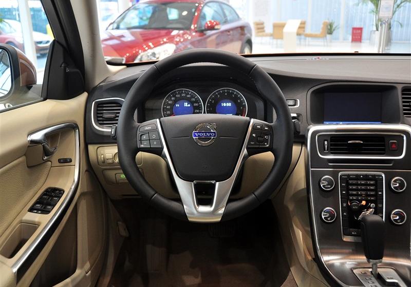 沃爾沃(進(jìn)口) 沃爾沃S60 2011款 2.0T 智尊版