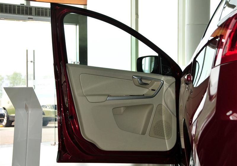 沃爾沃(進口) 沃爾沃XC60 2011款 2.0T 智雅版