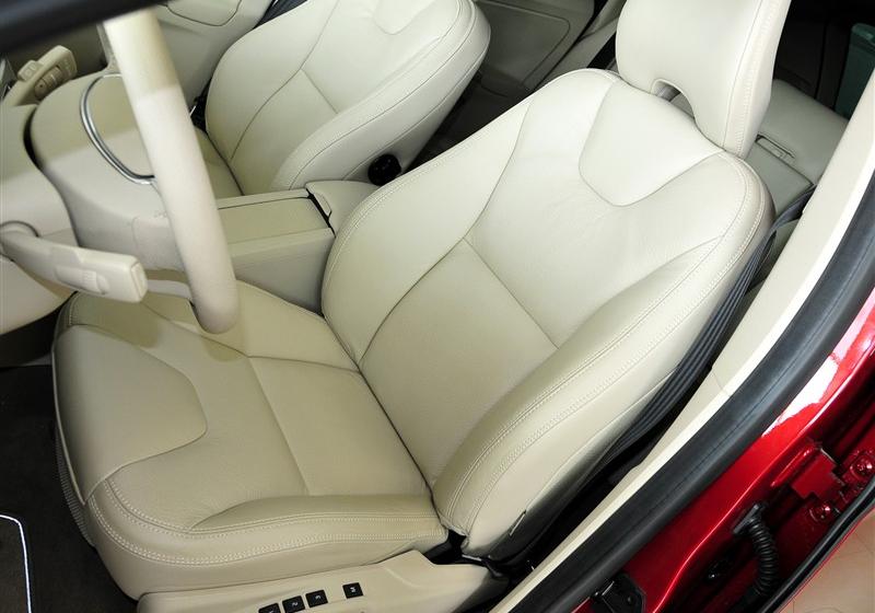 沃爾沃(進口) 沃爾沃XC60 2011款 2.0T 智雅版