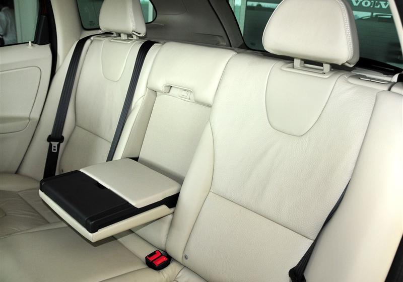 沃爾沃(進口) 沃爾沃XC60 2011款 2.0T 智雅版