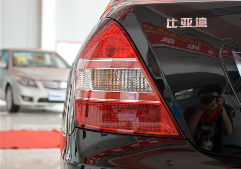 比亞迪F6  2011款 黃金版 1.8L MT尊享型