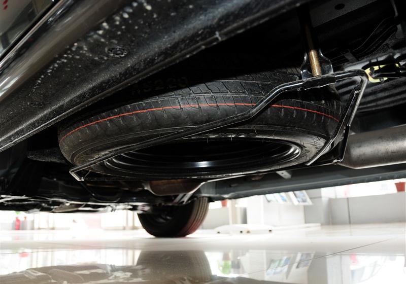 騰翼V80  2011款 2.0 自動(dòng)標(biāo)準(zhǔn)型