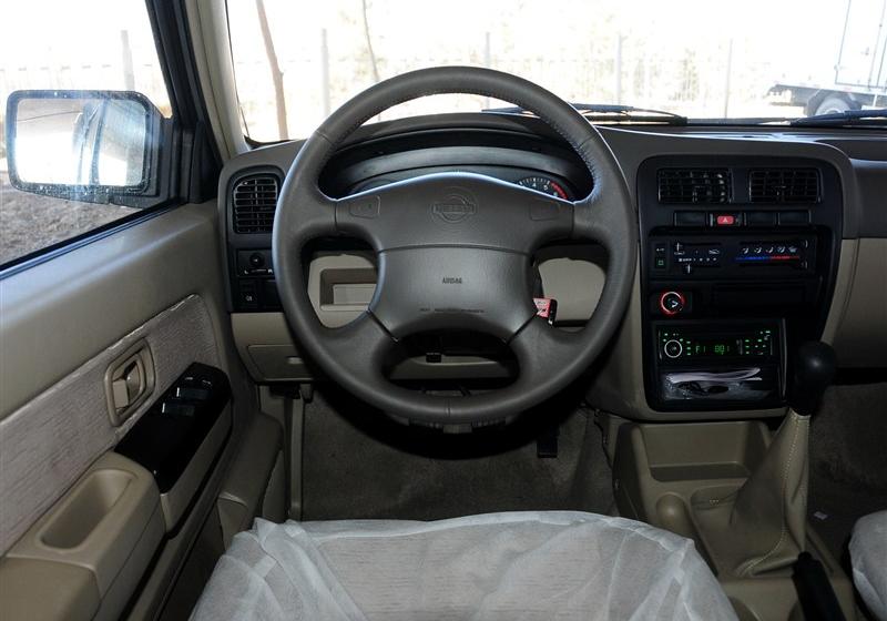 鄭州日產(chǎn) 銳騏多功能車 2010款 2.4L汽油兩驅(qū)豪華型ZG24