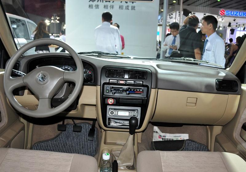 鄭州日產(chǎn) 銳騏皮卡 2010款 2.5L兩驅(qū)標(biāo)準(zhǔn)型ZD25TCR