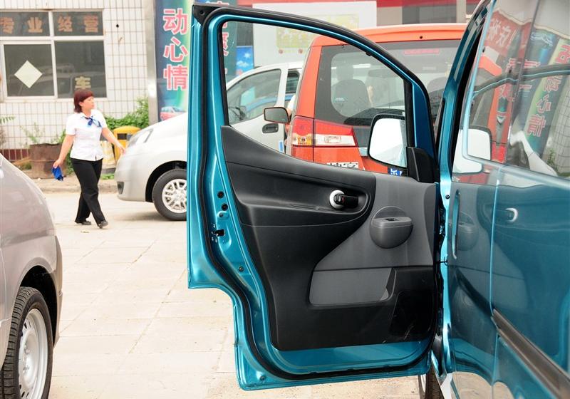 日產NV200  2011款 1.6 尊雅型 223座