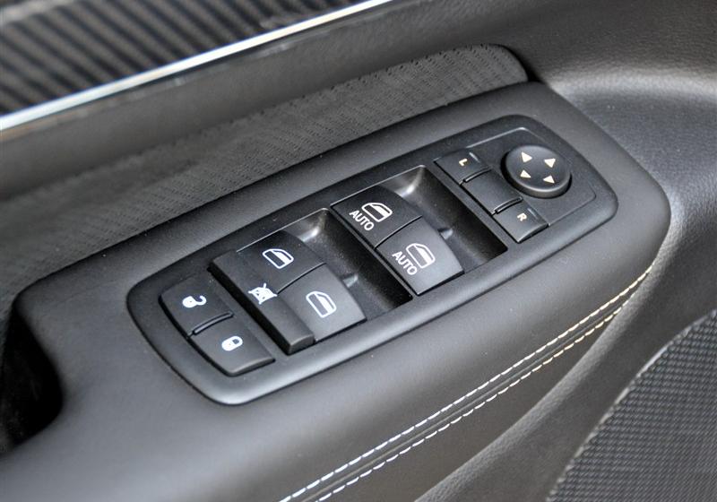 大切諾基(進(jìn)口)  2012款 6.4 SRT8