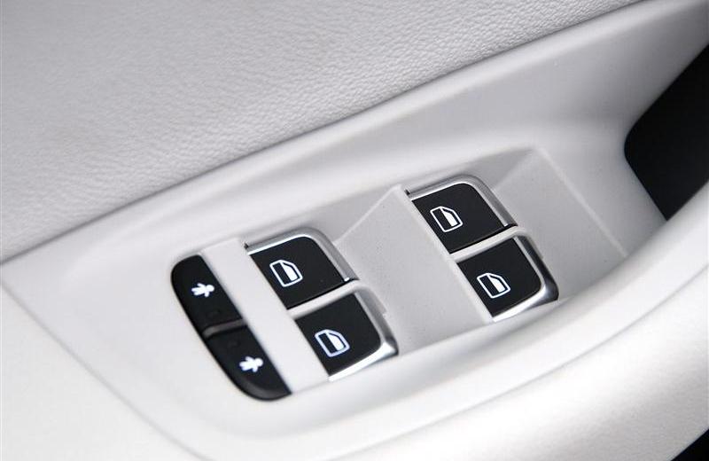 2012款 30 FSI 舒適型