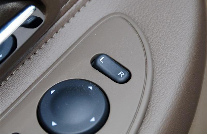 2012款 2.4L BASE舒適版