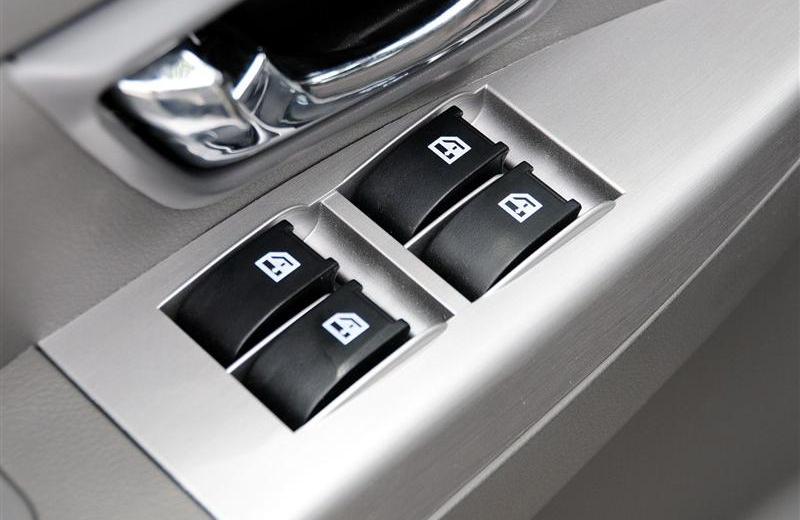 2012款 2.0 自動豪華型 7座