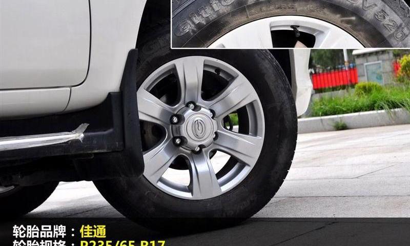 2012款 2.4 汽油手動四驅天窗版